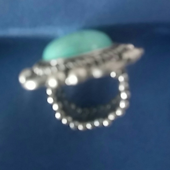 Beautiful Turquoise and Silver Ring - Picture 3 of 4
